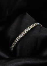Adorniv Luxe Radiance Bracelet – Gold & Crystal Glam