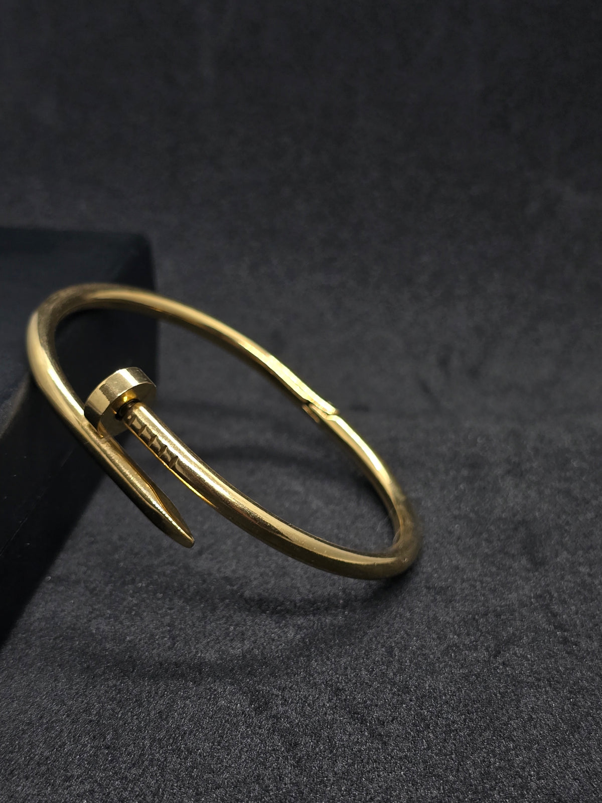Adorniv Bold Nail Cuff – Sculpted Minimalism with an Edge