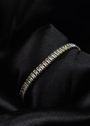 Adorniv Luxe Radiance Bracelet – Gold & Crystal Glam
