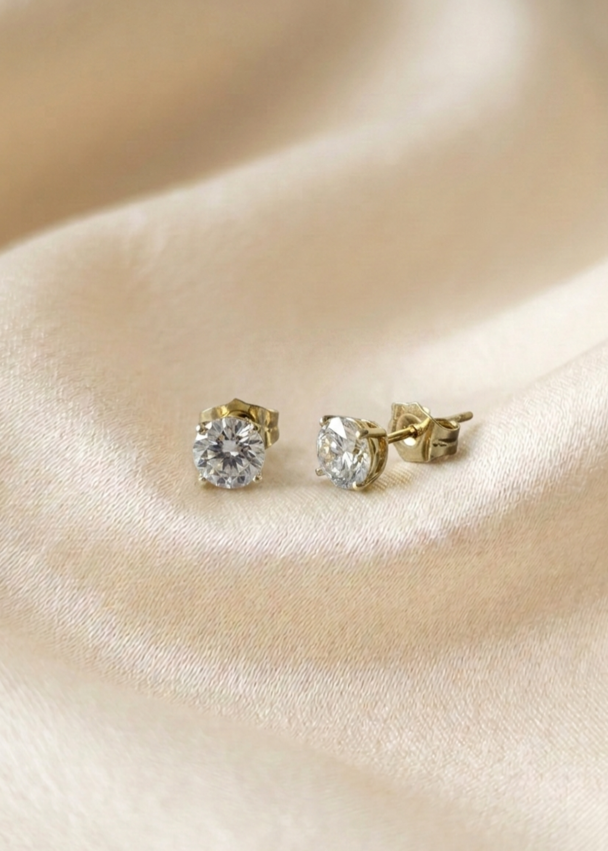 Classic Solitaire Gold Stud