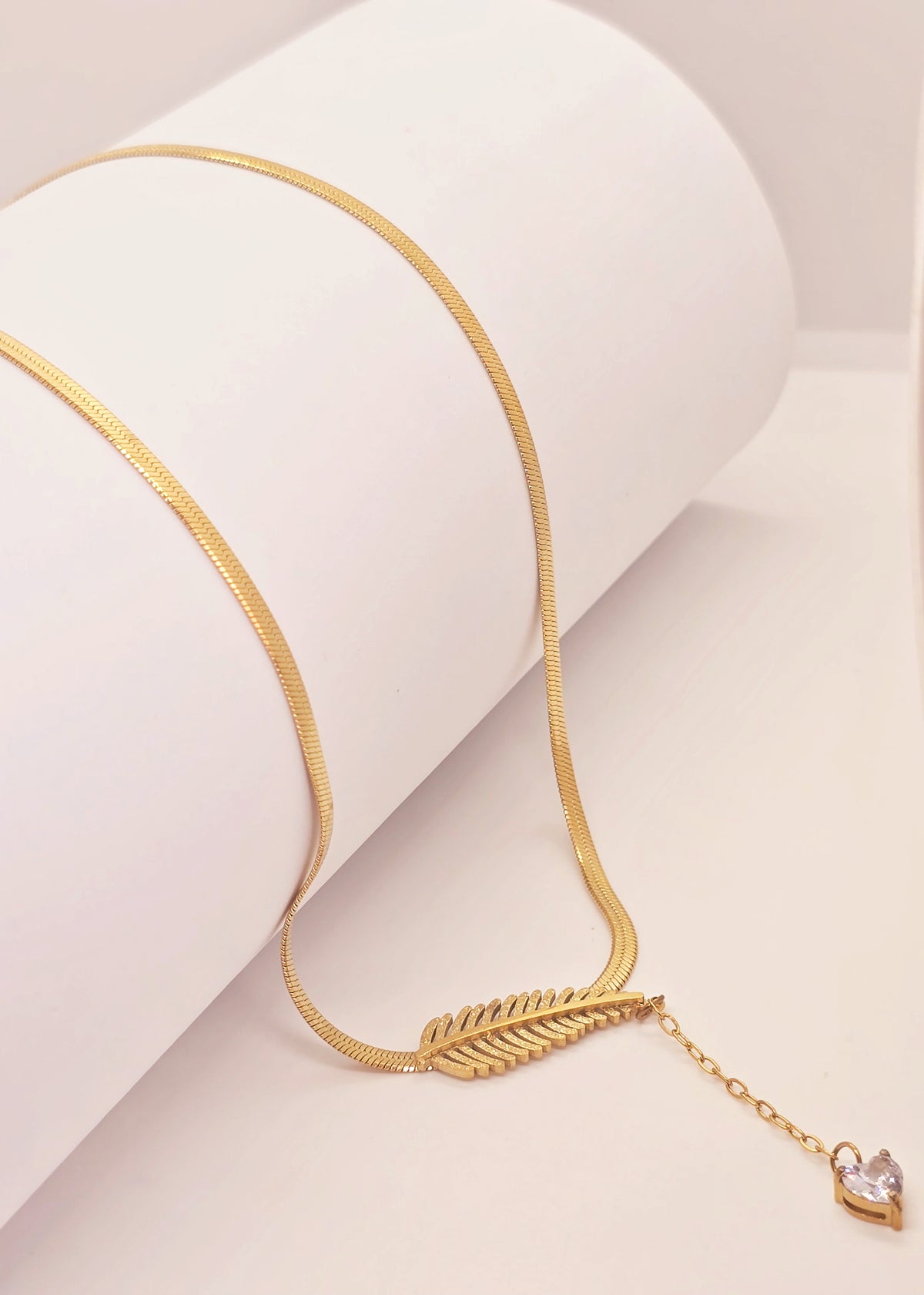 Adorniv Heartleaf Gold Necklace – Delicate Elegance with a Touch of Sparkle