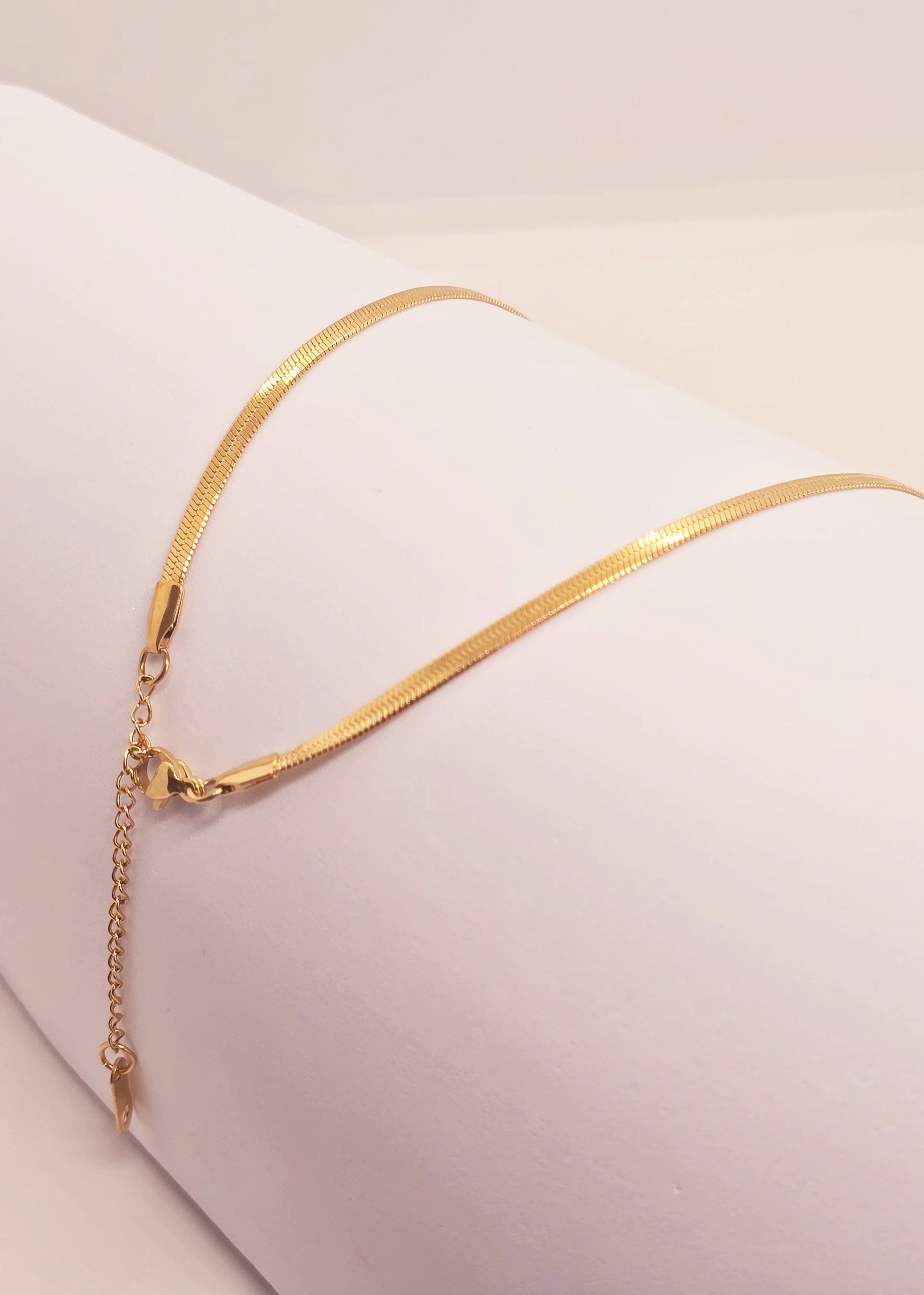 Adorniv Heartleaf Gold Necklace – Delicate Elegance with a Touch of Sparkle