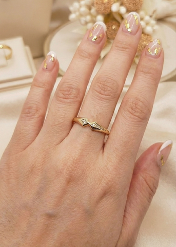 Elegance Chevron Gold Ring