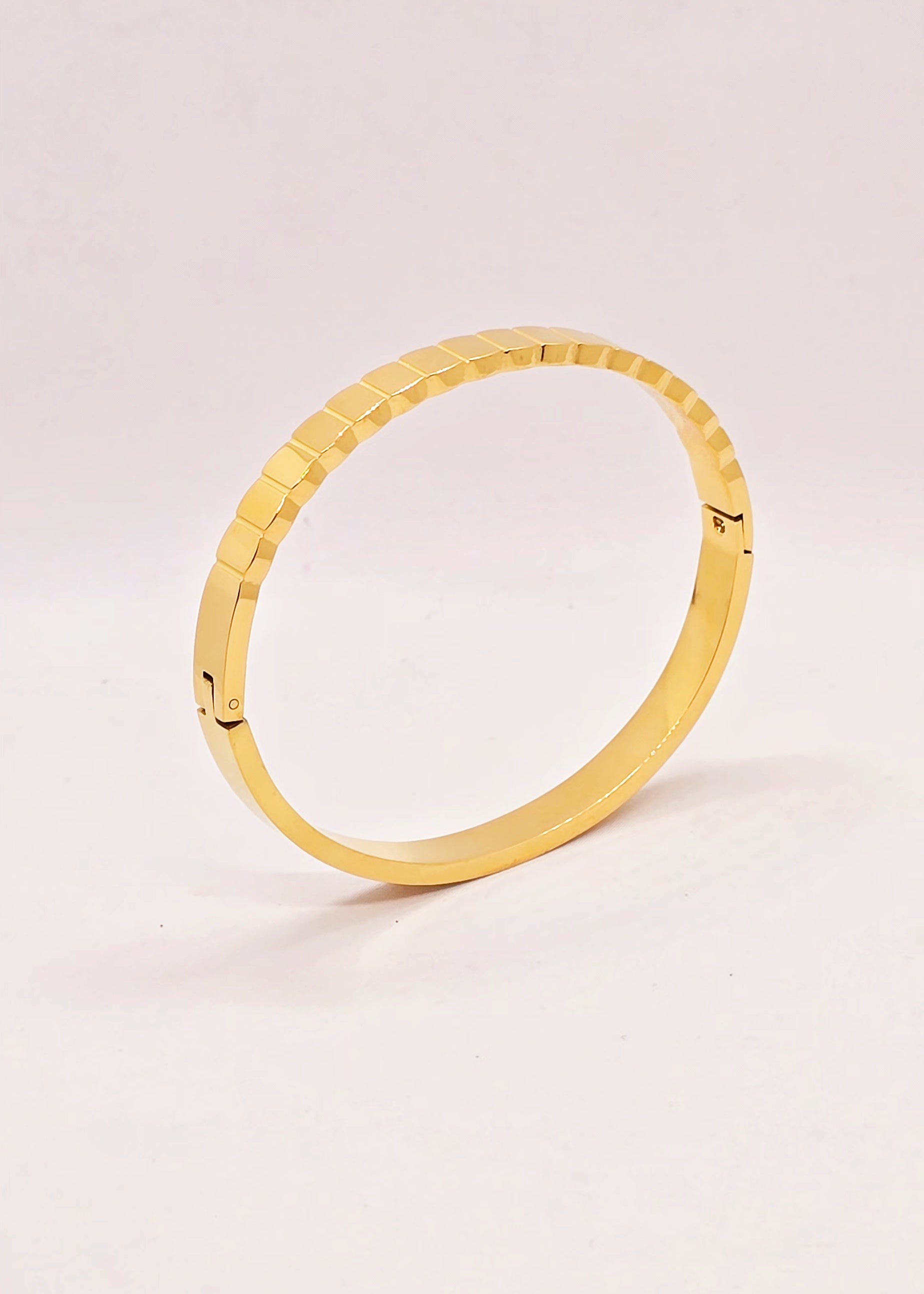Adorniv Sleek Radiance Bracelet
