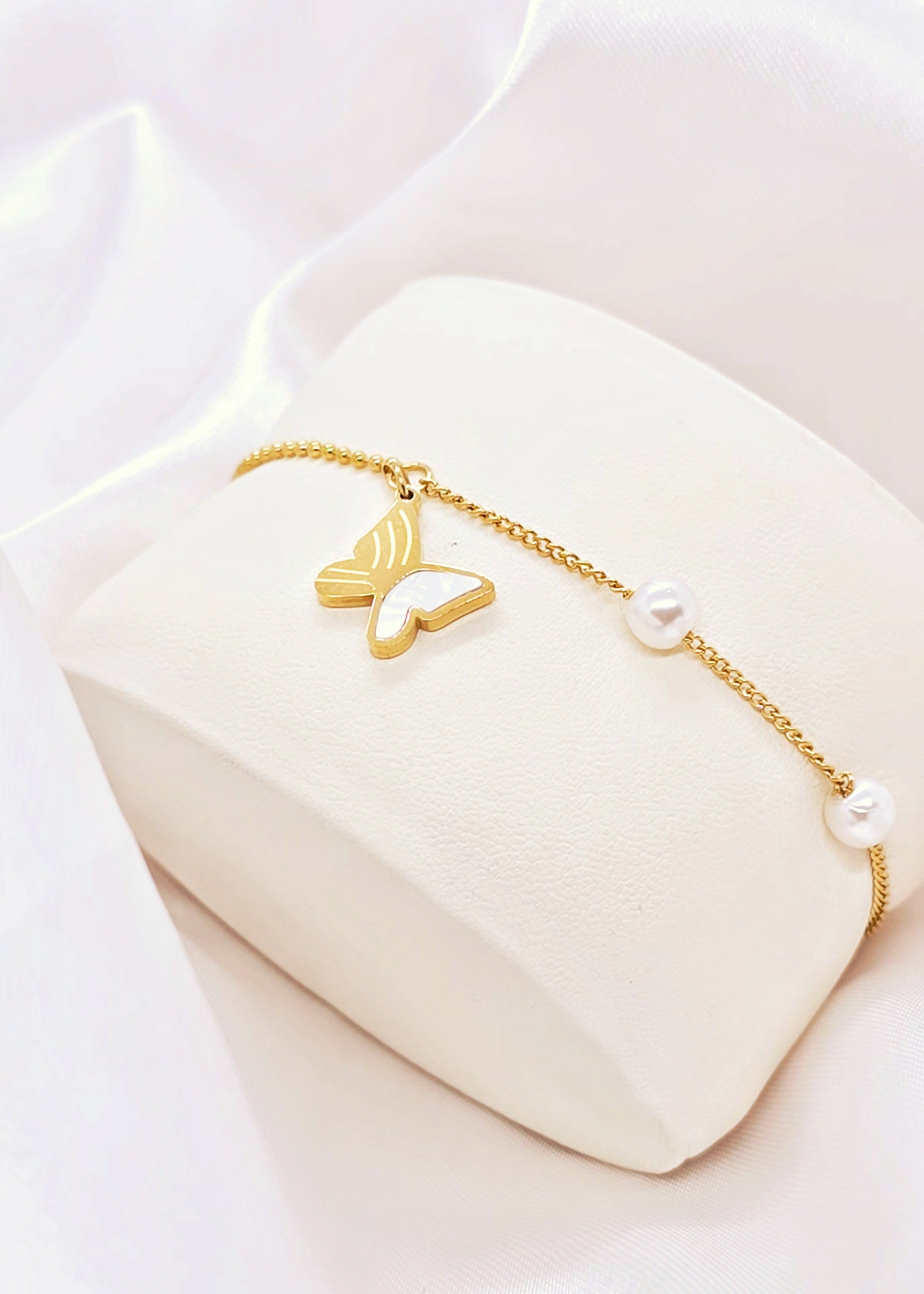 Adorniv Flutter Pearl Charm Bracelet