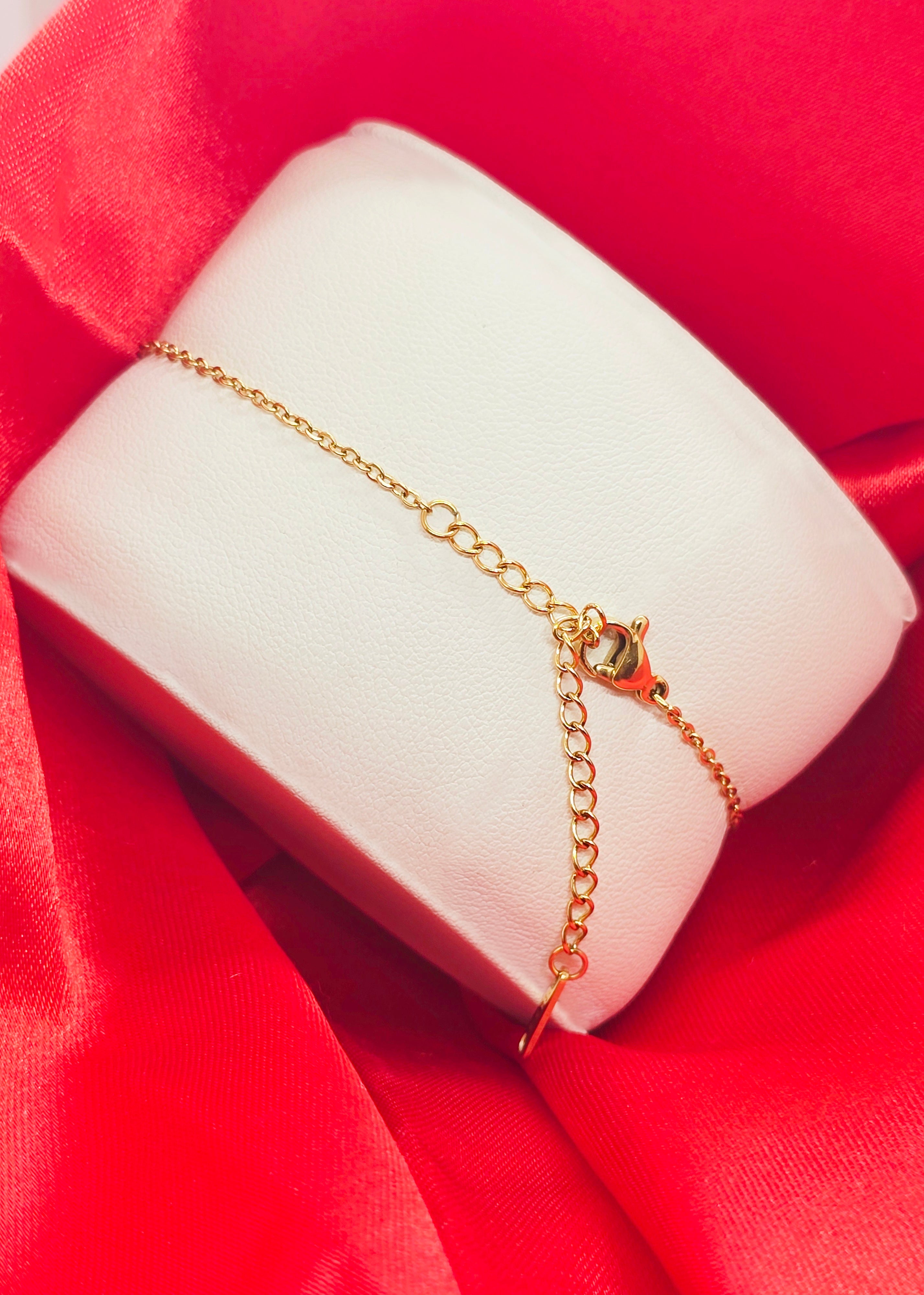 Adorniv Golden Heart & Love Chain Bracelet – Minimal Charm Edition