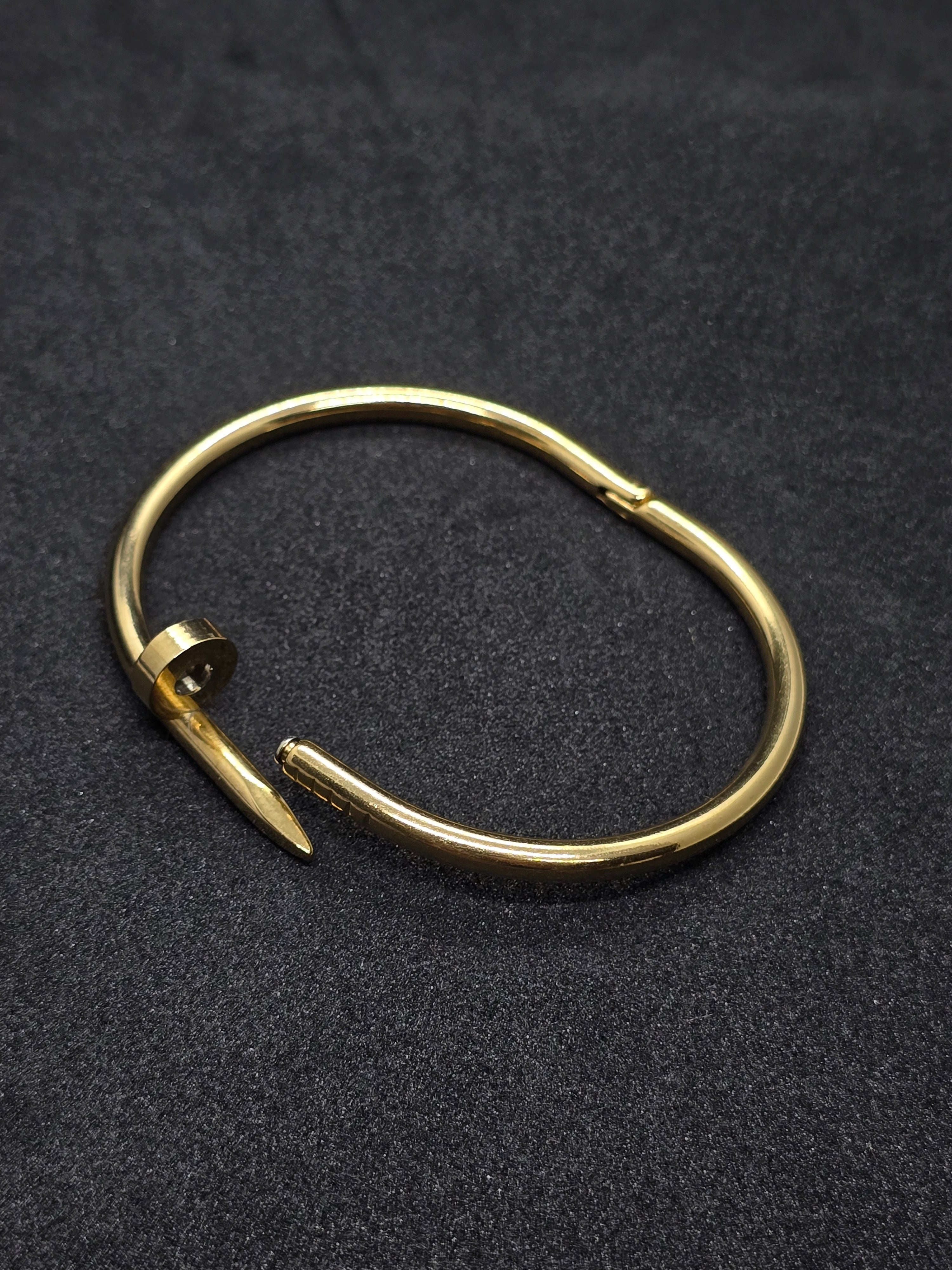 Adorniv Bold Nail Cuff – Sculpted Minimalism with an Edge