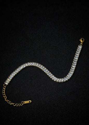 Adorniv Luxe Radiance Bracelet – Gold & Crystal Glam