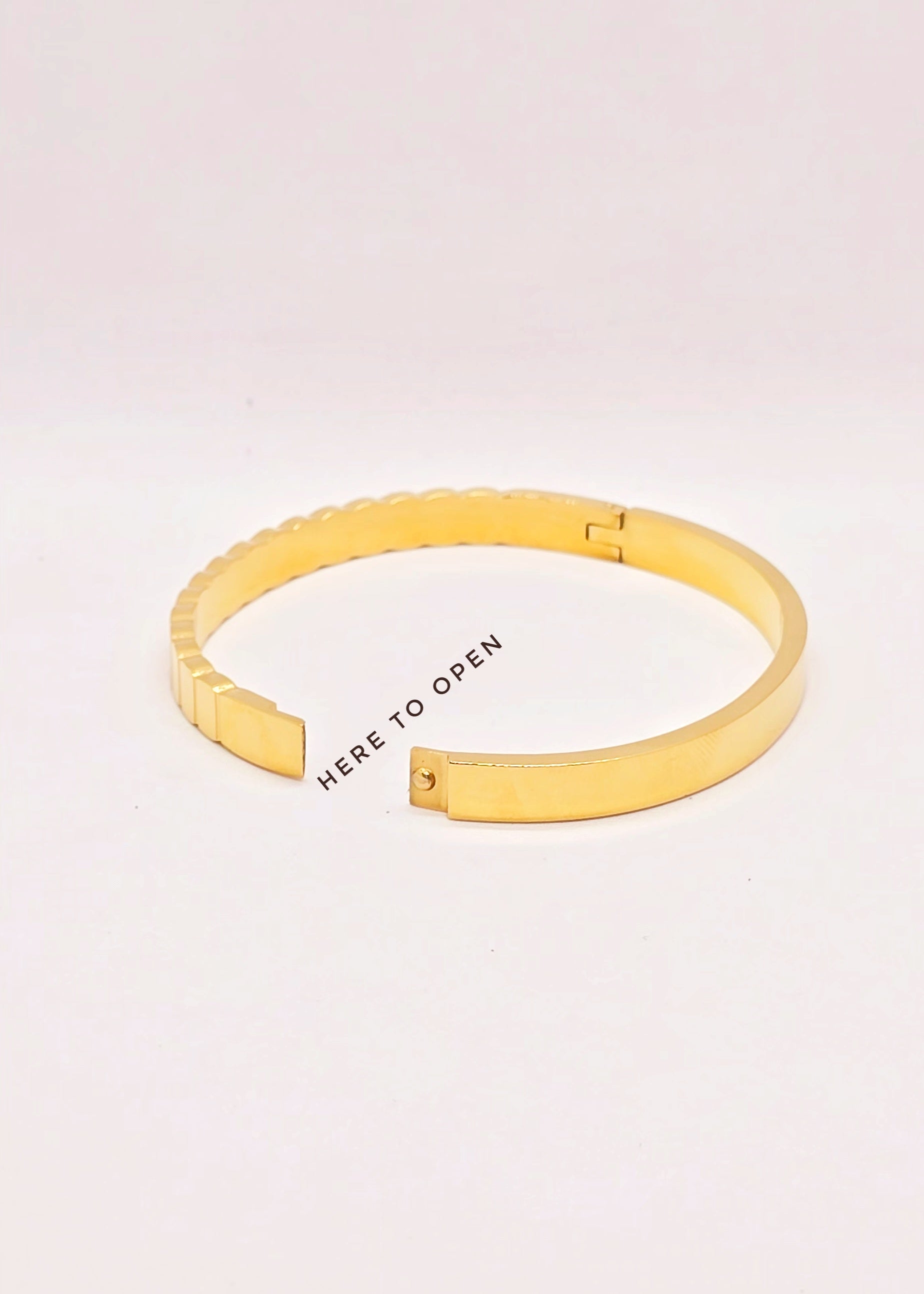 Adorniv Sleek Radiance Bracelet
