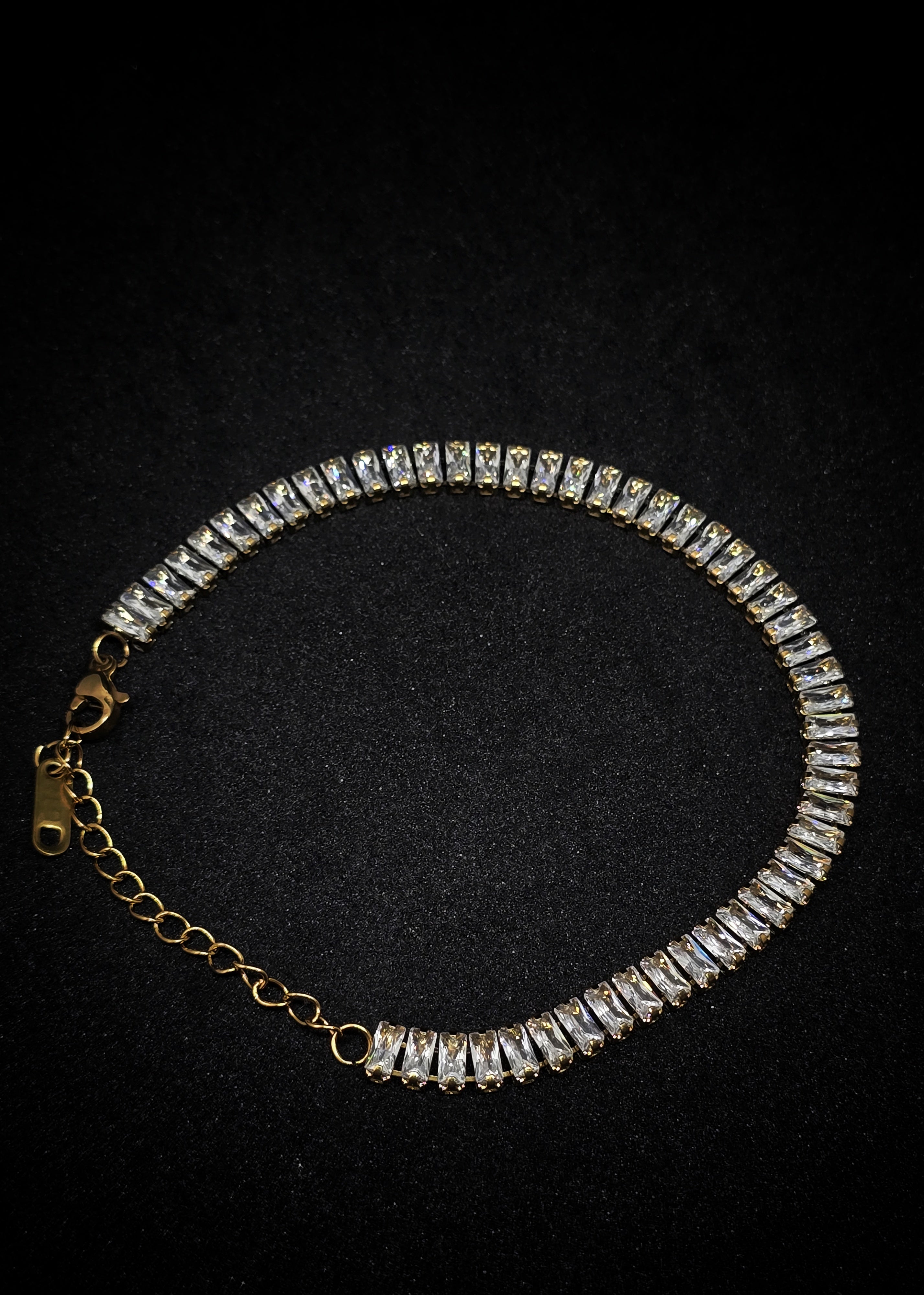 Adorniv Luxe Radiance Bracelet – Gold & Crystal Glam
